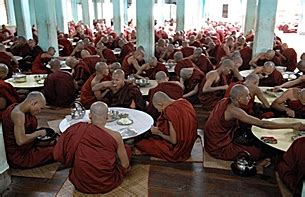 ဆရာတော်များ၊ လက်ထောက်များသည် ဘုံဆုတောင်းခြင်းကျမ်းကို .